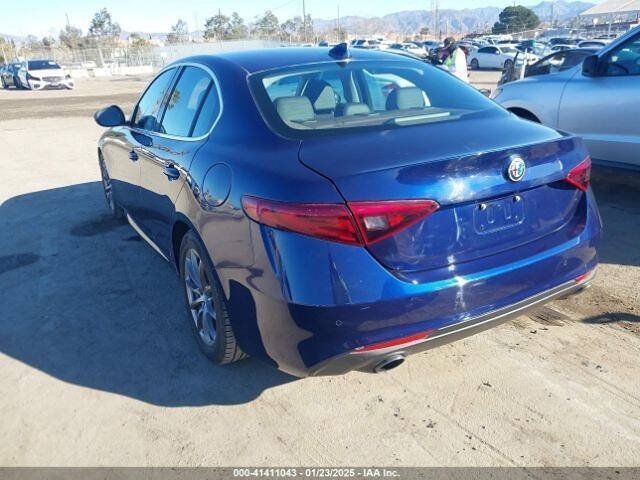 Used 2018 Alfa Romeo Giulia RWD image 3