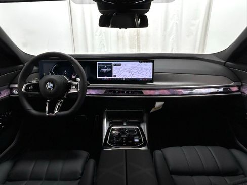 Used 2025 BMW 760i xDrive w/ Executive Package image 8