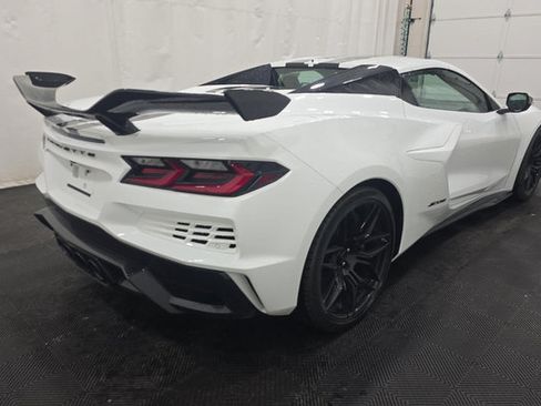 Used 2024 Chevrolet Corvette Z06 w/ Z07 Performance Package RWD image 4