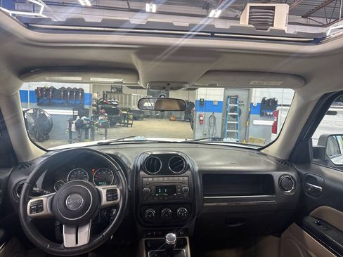 Used 2011 Jeep Patriot Latitude w/ Sun/Sound Group AWD/4WD image 9