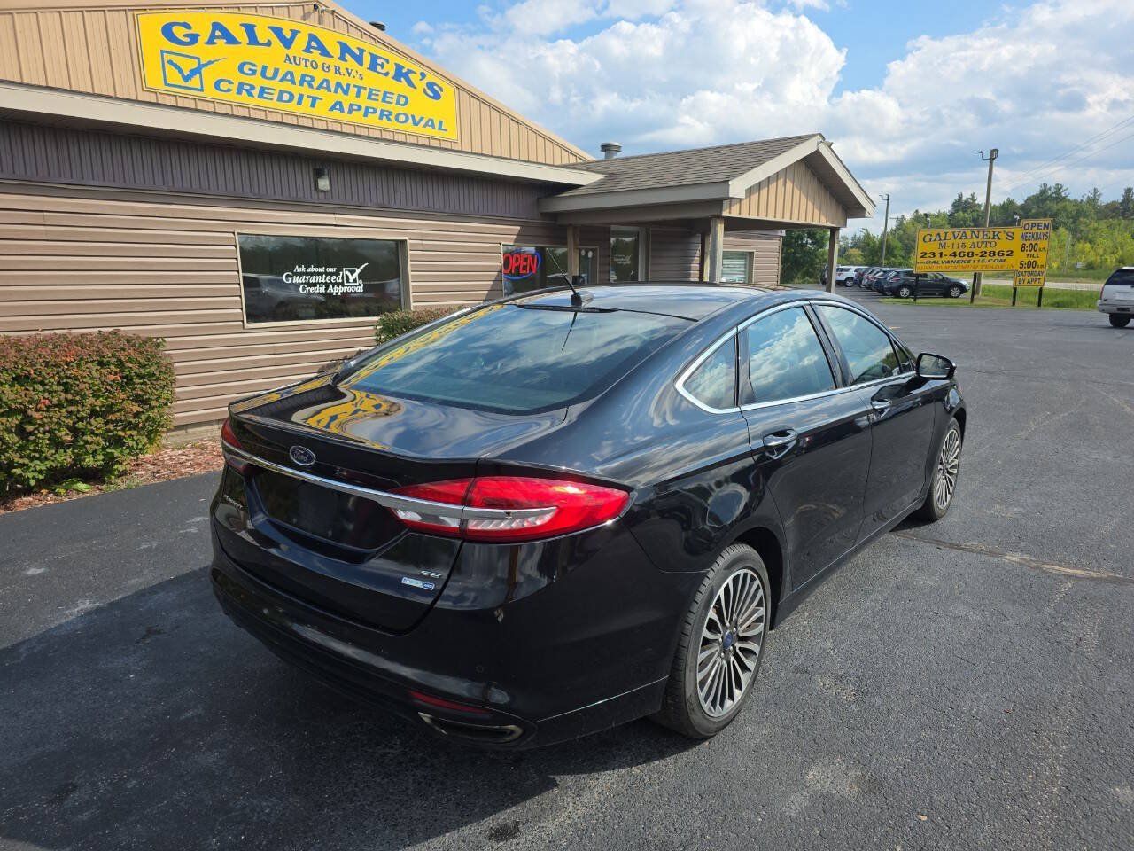 Used 2017 Ford Fusion SE w/ Fusion SE Technology Package AWD/4WD image 6
