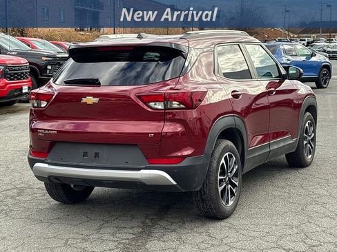 Used 2025 Chevrolet TrailBlazer LT w/ Driver Confidence Package image 3