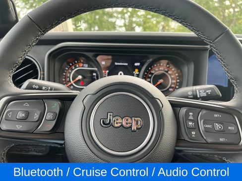 New 2025 Jeep Gladiator Mojave w/ Convenience Group image 16