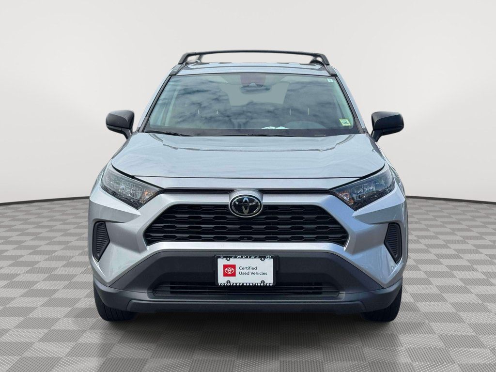 Used 2021 Toyota RAV4 LE AWD/4WD image 2