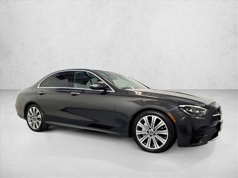 Used 2022 Mercedes-Benz E 350 Sedan image 3