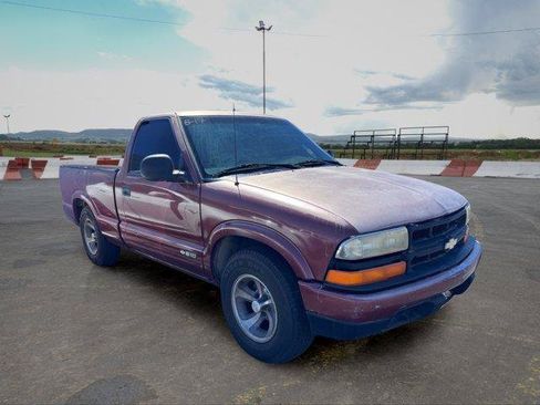 Used 1998 Chevrolet S10 Pickup LS RWD image 2