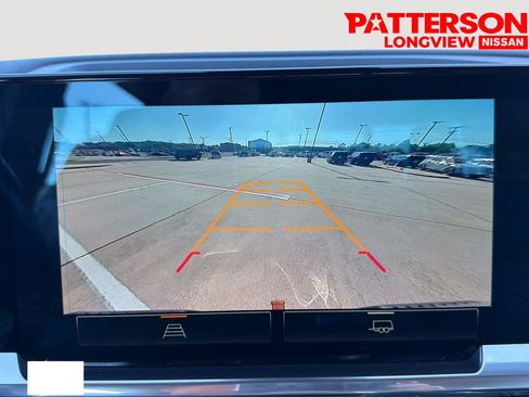 Used 2022 GMC Sierra 1500 SLT w/ SLT Convenience Package AWD/4WD image 5