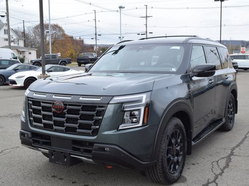 Used 2025 Nissan Armada PRO-4X AWD/4WD image 2