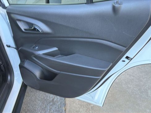 Used 2025 Chevrolet Trax LT w/ LT Convenience Package FWD image 15