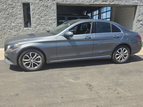 Used 2017 Mercedes-Benz C 300 4MATIC Sedan image 4