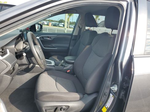 Used 2021 Toyota RAV4 XLE image 13