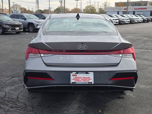 Used 2025 Hyundai Elantra SEL FWD image 15
