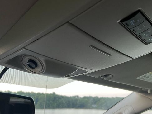 Used 2013 Chrysler Town & Country Touring FWD image 13