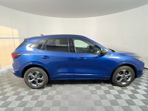 Used 2023 Ford Escape ST-Line AWD/4WD image 2