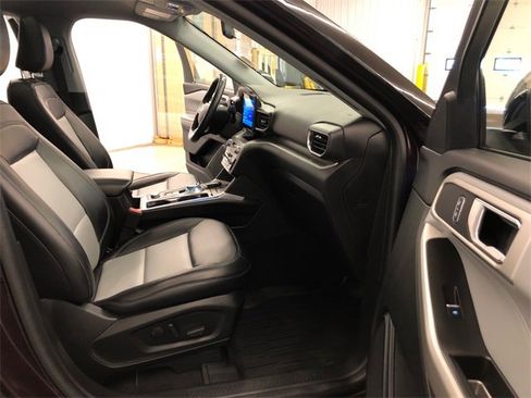 Used 2022 Ford Explorer XLT w/ Equipment Group 202A image 36