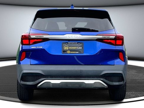 Used 2023 Kia Seltos LX AWD/4WD image 5
