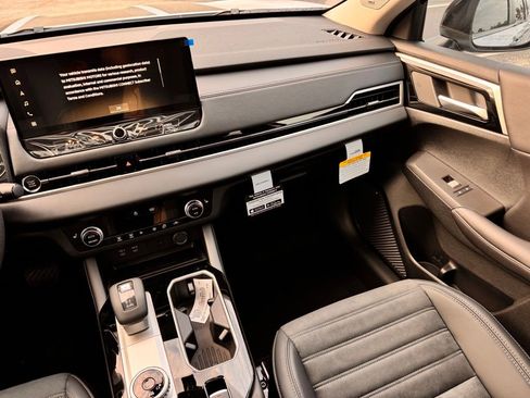 New 2026 Mitsubishi Outlander AWD image 29