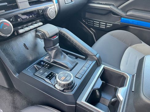 Used 2025 Toyota Tacoma TRD Off-Road image 39