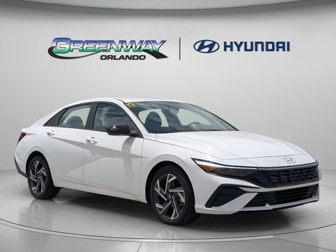 Used 2025 Hyundai Elantra Sport FWD image 2