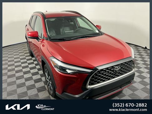 Used 2022 Toyota Corolla Cross XLE FWD image 1