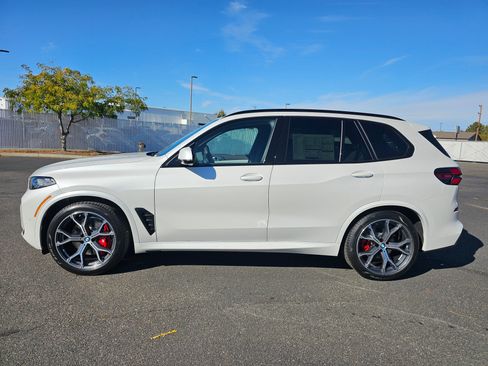New 2026 BMW X5 xDrive40i w/ M Sport Package image 3