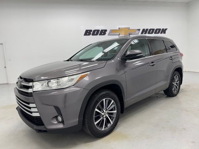 Used 2018 Toyota Highlander XLE AWD/4WD image 1