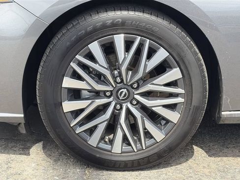 Used 2024 Nissan Altima 2.5 SV FWD image 10