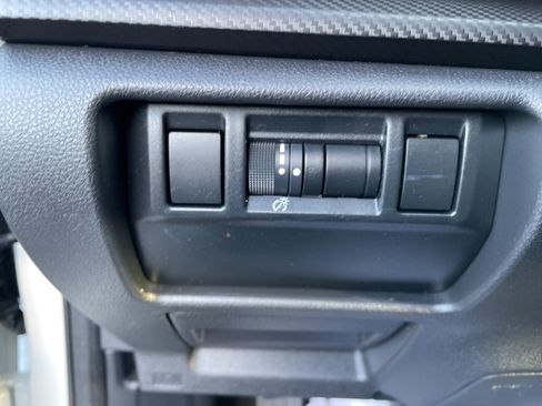 Used 2025 Subaru Crosstrek 2.0i Premium image 24