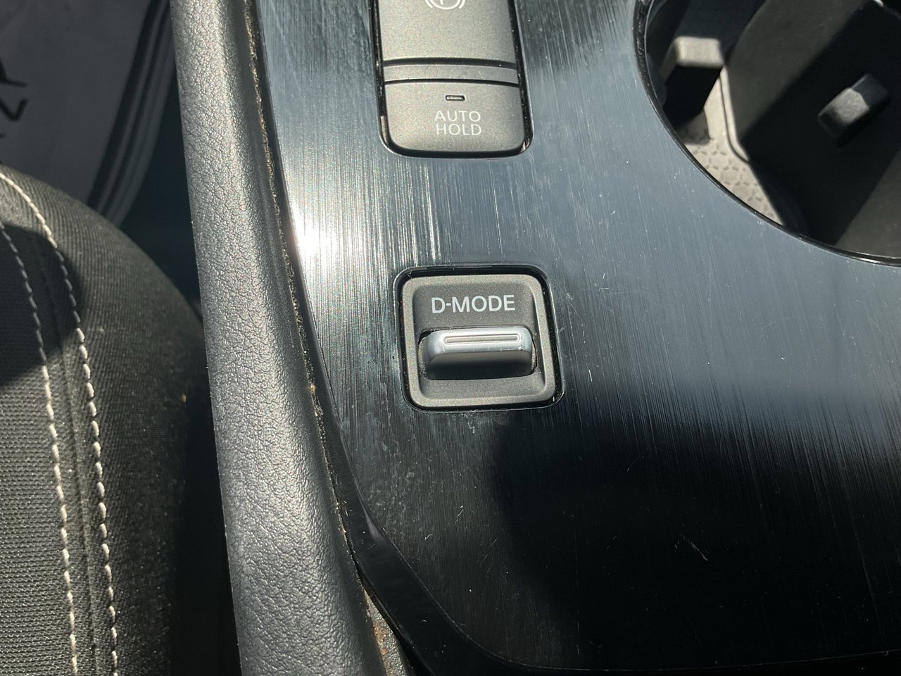 Used 2025 Nissan Rogue SV FWD image 25