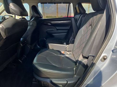 Used 2021 Toyota Highlander Platinum FWD image 13