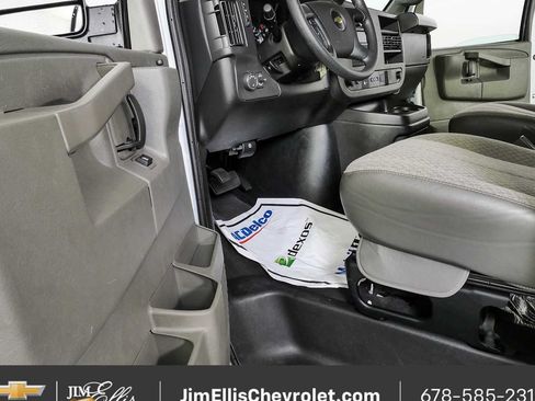 Used 2025 Chevrolet Express 3500 LT w/ LT Preferred Equipment Group RWD image 7