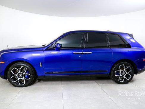 Used 2021 Rolls-Royce Cullinan Black Badge image 3