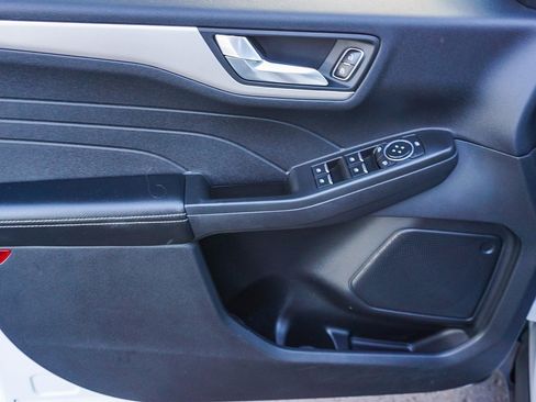 Used 2021 Ford Escape SE image 23