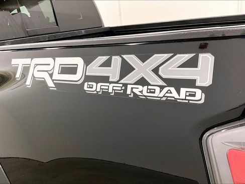 Used 2022 Toyota Tacoma TRD Off-Road w/ TRD Premium Off Road Package AWD/4WD image 25
