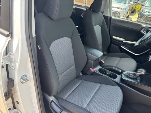 Used 2025 Kia Soul LX w/ LX Technology Package FWD image 29