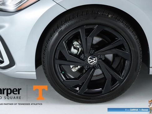 Used 2025 Volkswagen Jetta SE FWD image 5