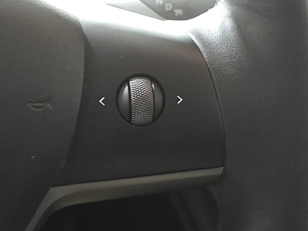 Used 2024 Tesla Model Y 2WD image 13