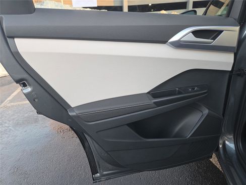 New 2026 Volkswagen Taos SE image 23