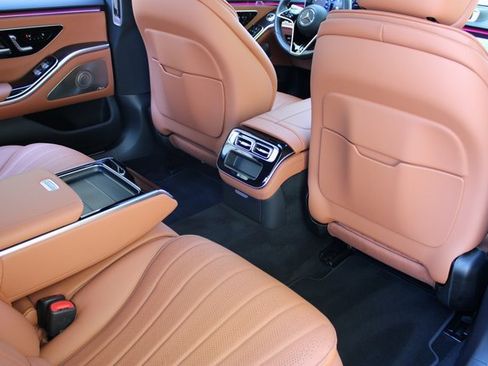Used 2022 Mercedes-Benz S 500 4MATIC w/ 3D Technology Package image 14