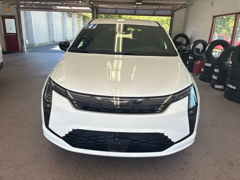 New 2027 Chrysler Pacifica Select AWD/4WD image 2