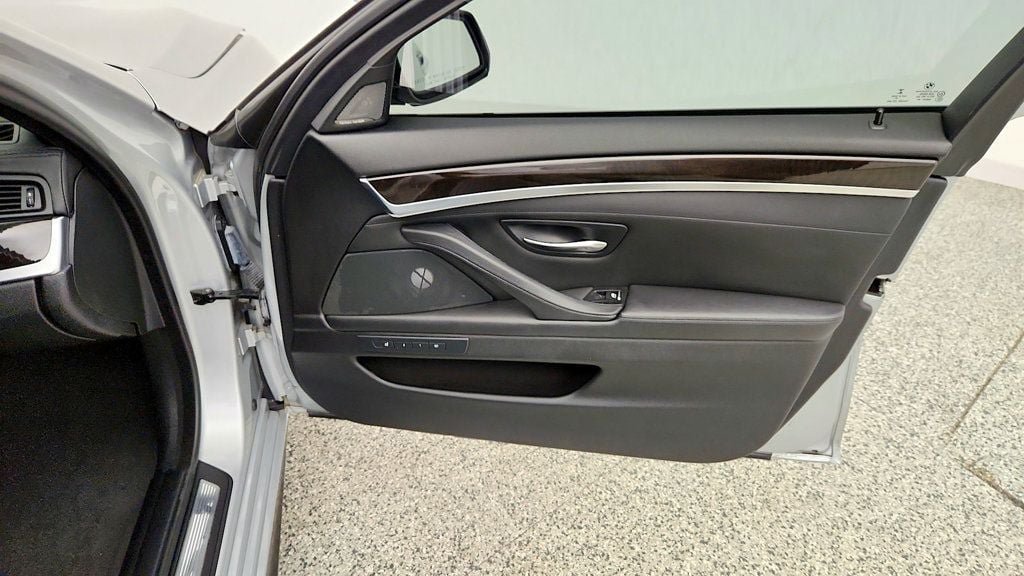 Used 2016 BMW 550i Sedan RWD image 27
