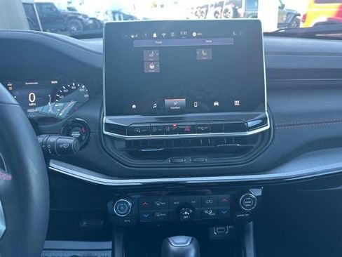 Used 2024 Jeep Compass Trailhawk w/ Trailhawk Convenience Group AWD/4WD image 14