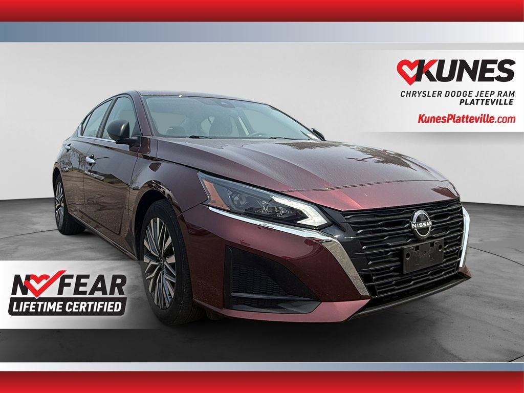 Used 2025 Nissan Altima 2.5 SV FWD image 1