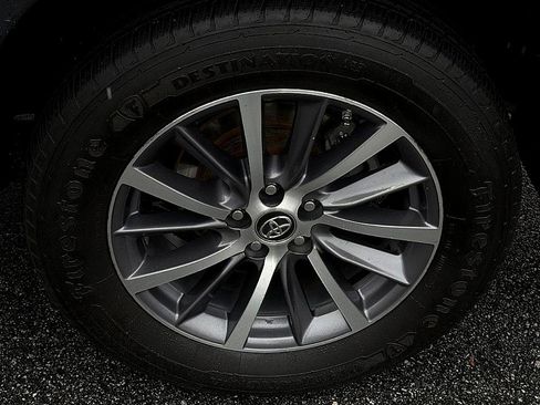 Used 2019 Toyota Highlander XLE image 7