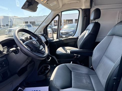 Used 2024 RAM ProMaster 2500 w/ Convenience Group FWD image 21