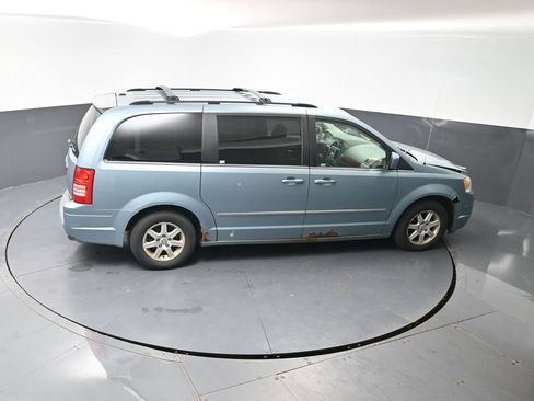 Used 2009 Chrysler Town & Country Touring w/ Family Value Group FWD image 20
