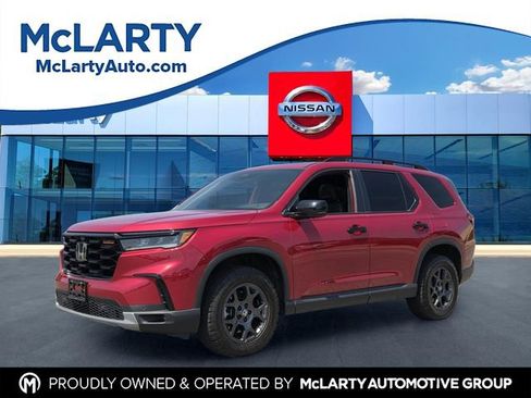 Used 2025 Honda Pilot TrailSport image 1