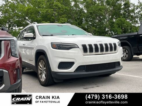 Used 2020 Jeep Cherokee Latitude FWD image 1