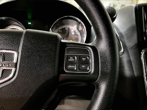 Used 2019 Dodge Grand Caravan SE w/ UConnect Hands-Free Group image 24