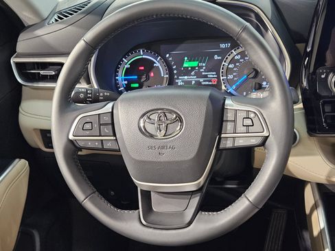 Certified 2024 Toyota Highlander XLE FWD image 27